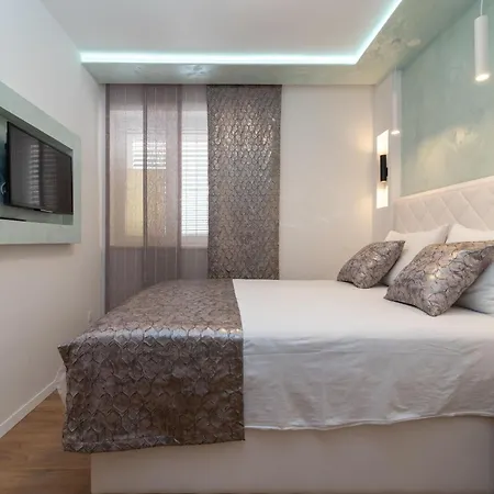 Apartamento Mornar-3 By Interhome